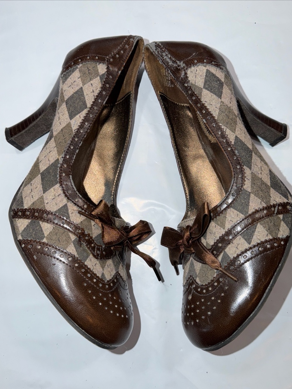 BONGO Brown Tan Argyle Wingtip Stiletto 4”Heel Pumps Women 11 Vintage Satin Bows